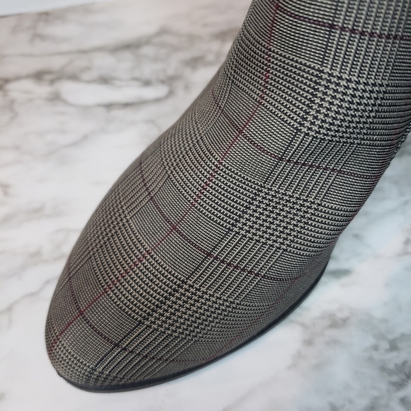 Plaid pull on ankle booties size 9 - Picture 3 of 9